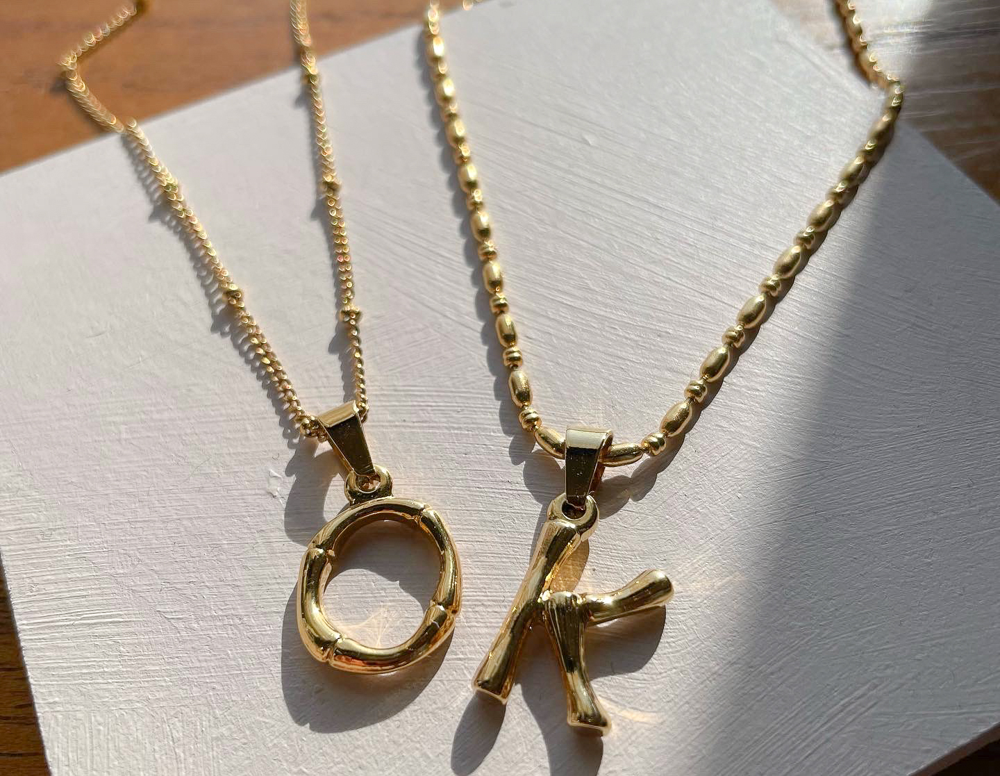 ネックレス　ゴールド　アルファベット