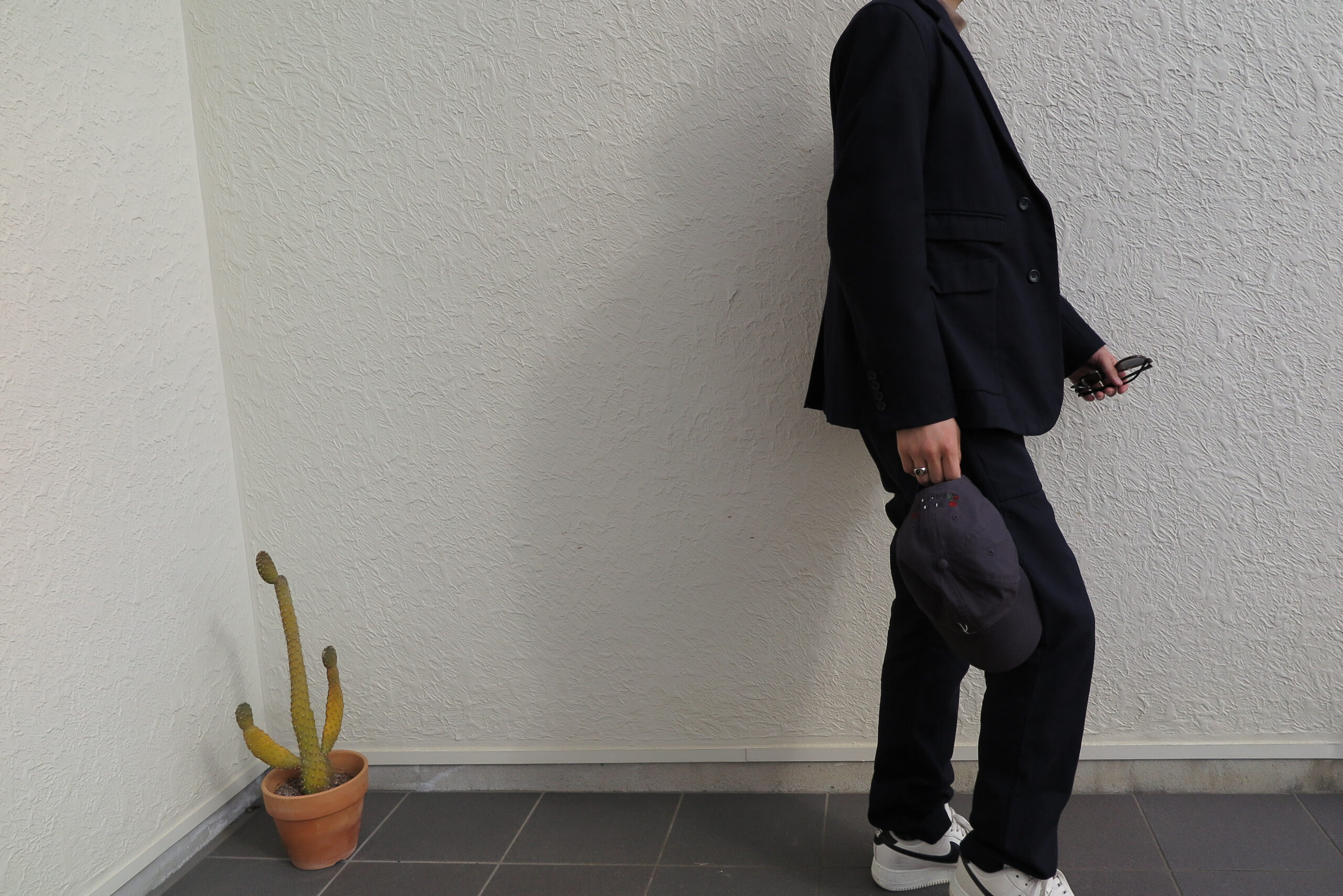 ブレスレット　スーツ　サングラス　男