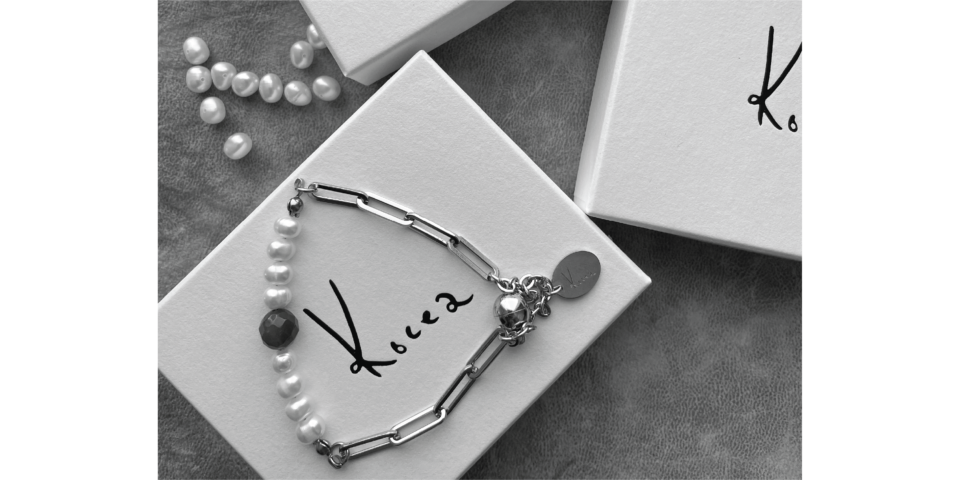 pearl bracelet on a gift box